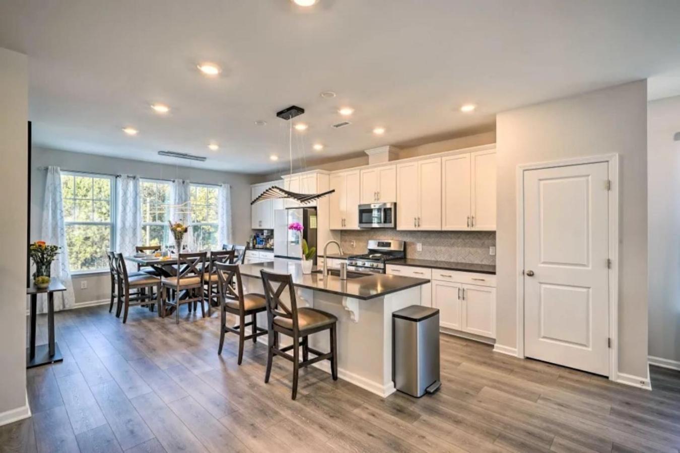 The Villas Buckingham 10 Mins To Rdu Airport Duke Downtown Durham Eksteriør billede