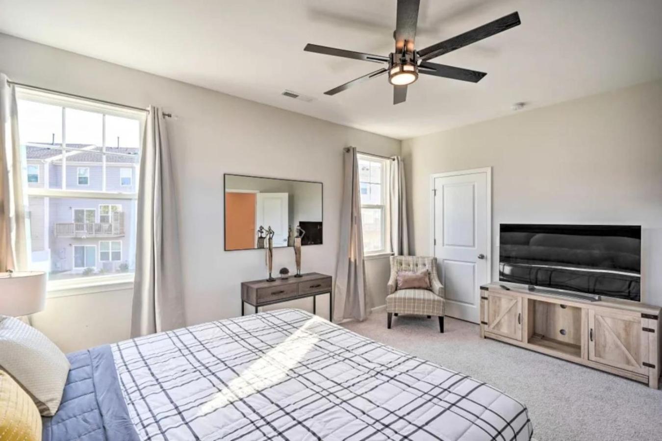 The Villas Buckingham 10 Mins To Rdu Airport Duke Downtown Durham Eksteriør billede